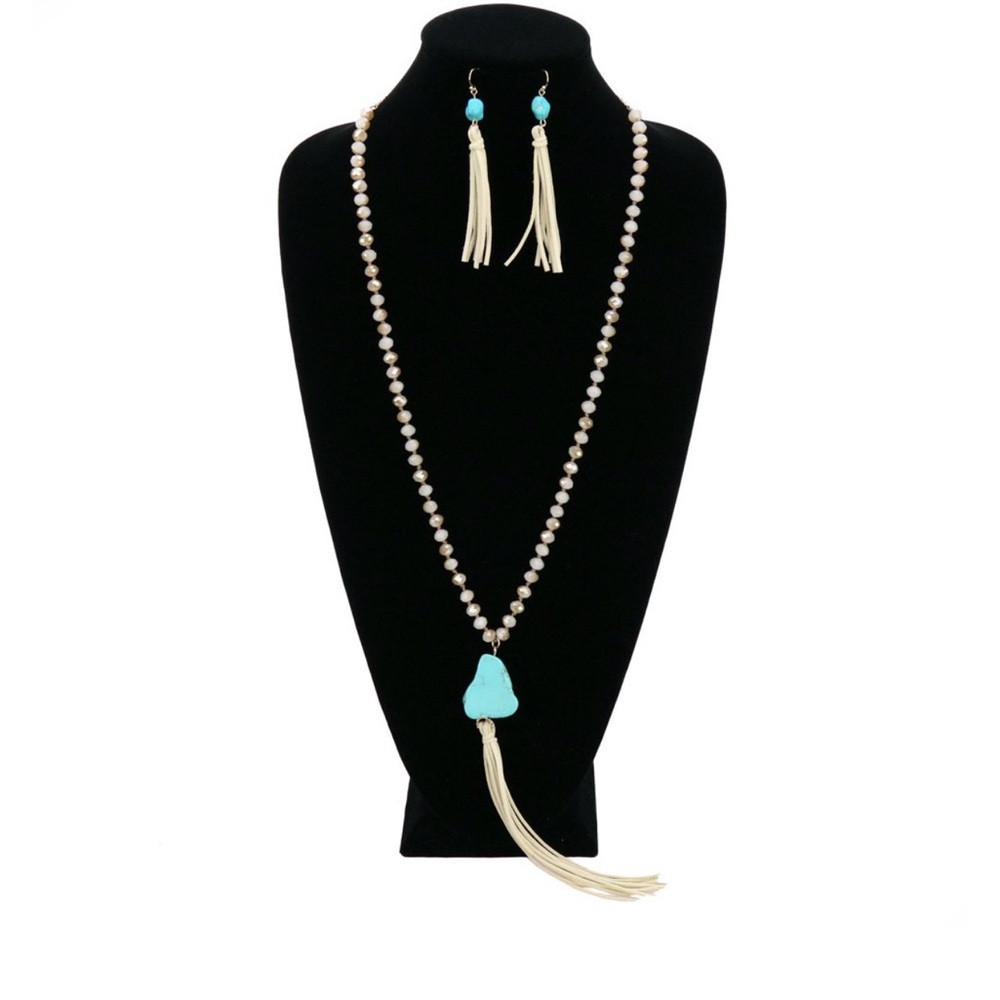 Chic Turquoise and Cream Necklace Set